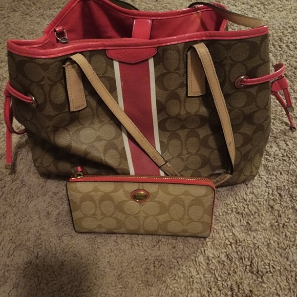 Coach Signature Tote Raspberry - Picture 3 of 4